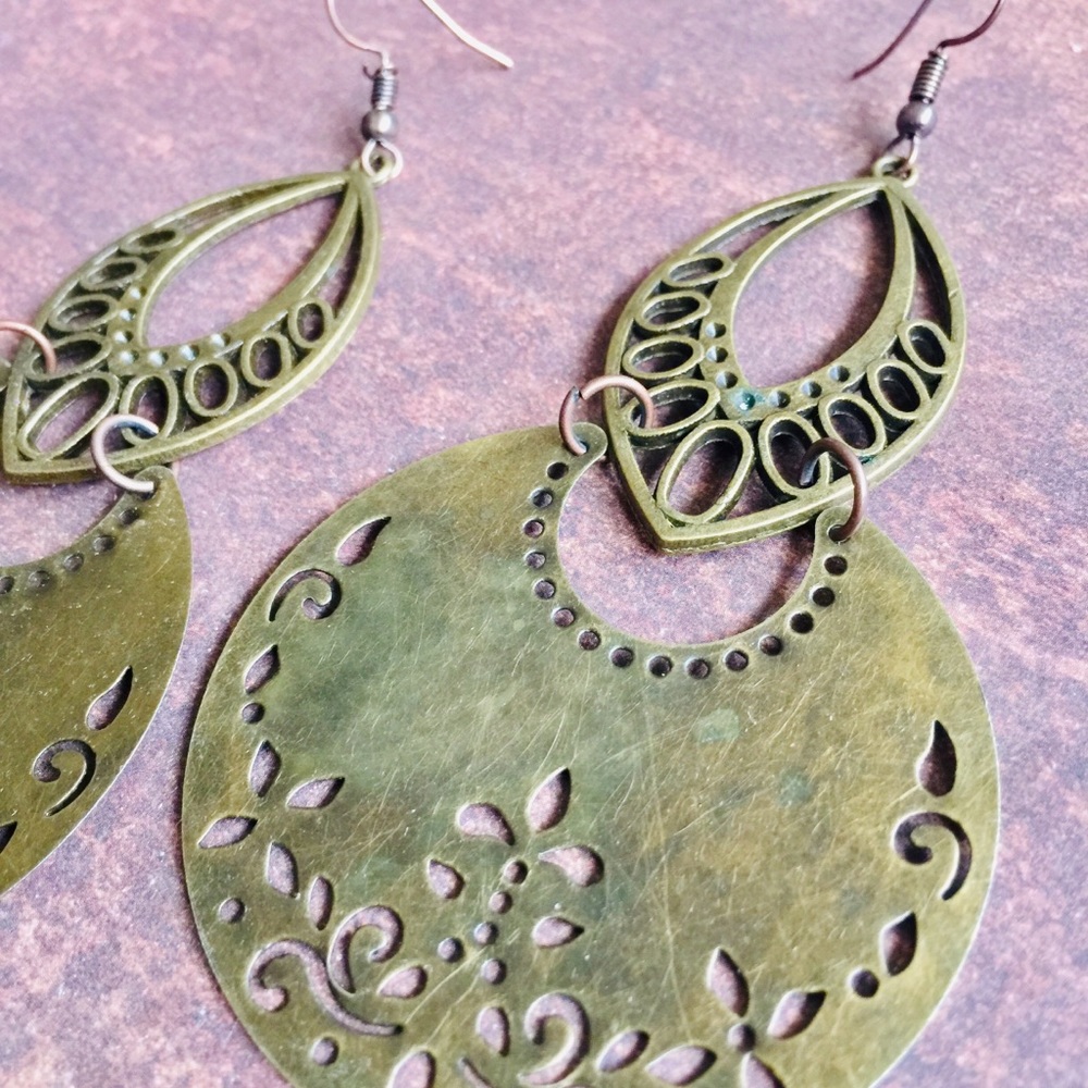 Handmade bronze filigree boho crescent earrings - Picture 3 of 5